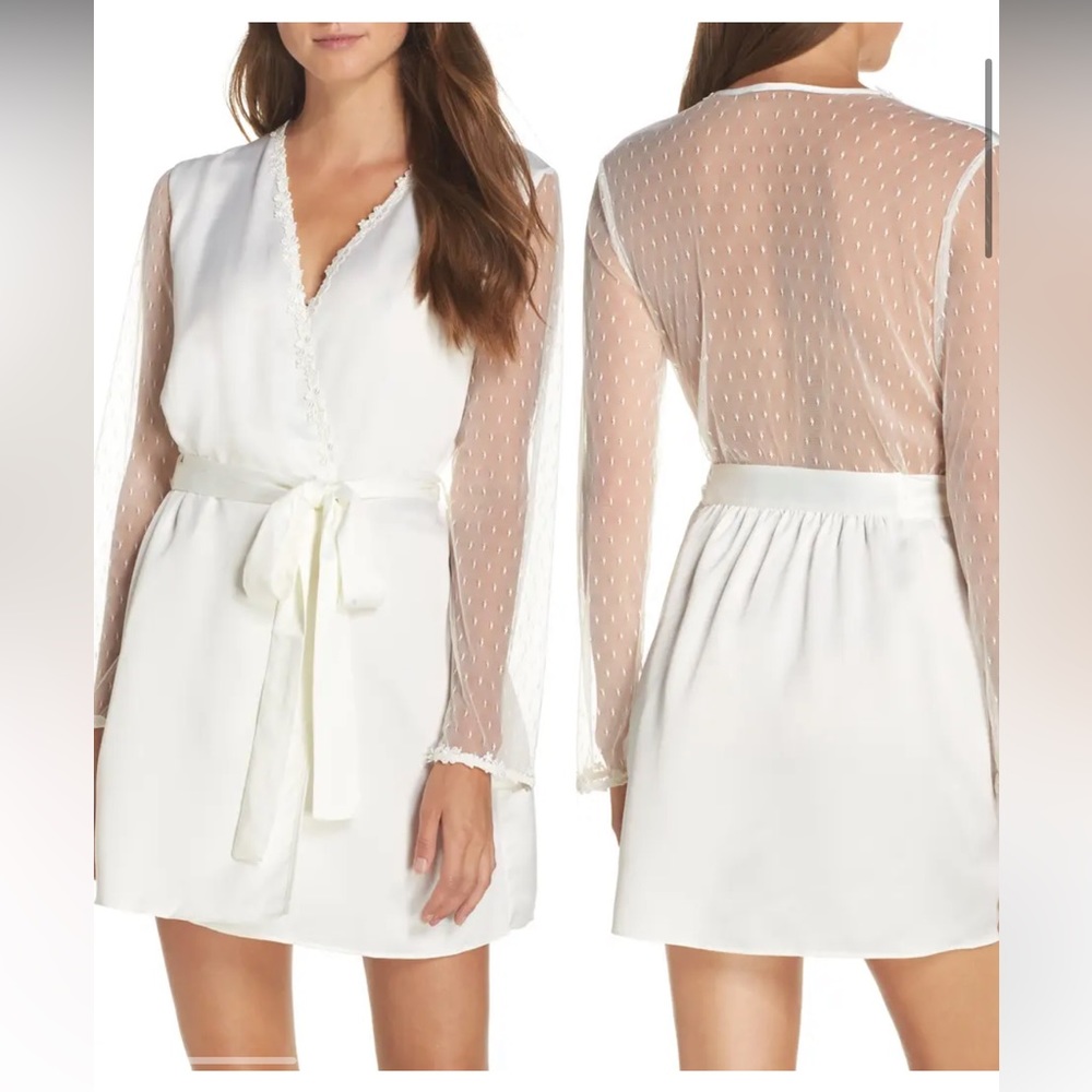 Never been worn Showstopper Robe white FLORA NIKROOZ size xs